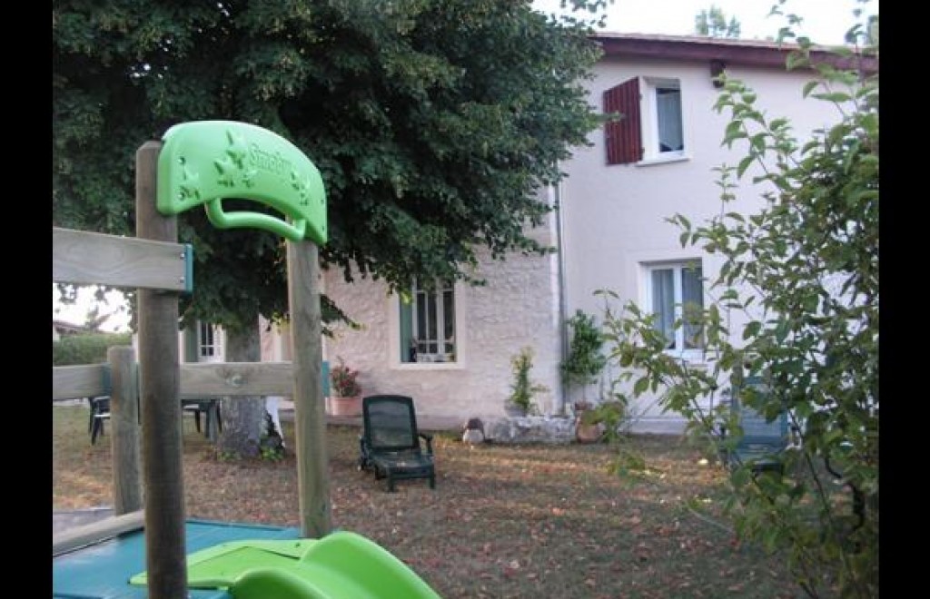 Ouvrant sur un petit...